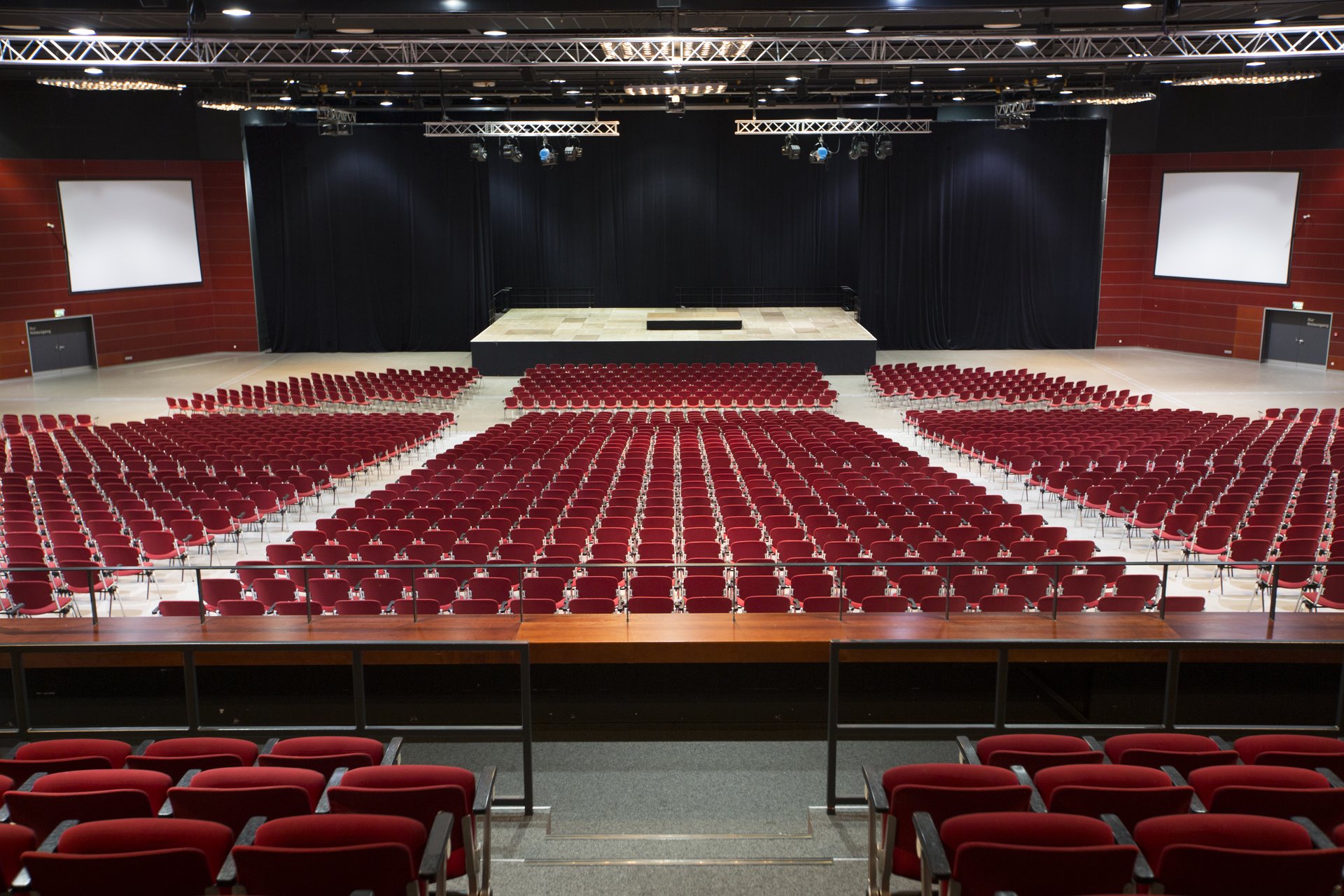 Großer Saal mit Bestuhlung